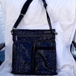 Matt & Nat bag in shiny black